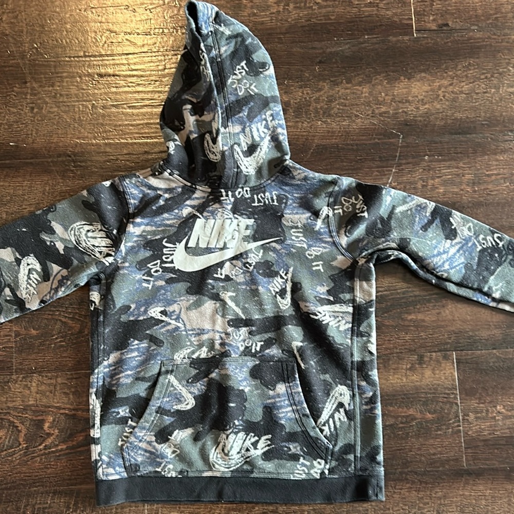 Lightly used youth XL Nike sweatshirt